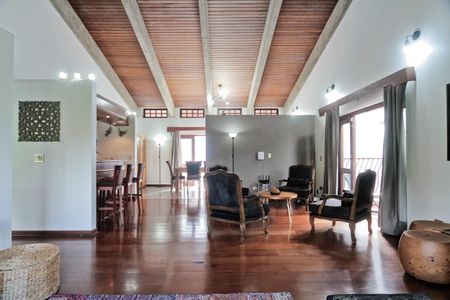 Casa à venda com 434m², 4 quartos e 5 vagasSala