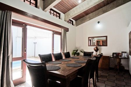 Casa à venda com 434m², 4 quartos e 5 vagasSala