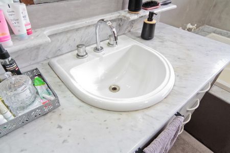 Casa à venda com 434m², 4 quartos e 5 vagasBanheiro da Suíte 1