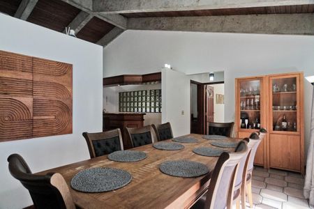 Casa à venda com 434m², 4 quartos e 5 vagasSala