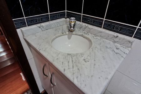 Casa à venda com 434m², 4 quartos e 5 vagasBanheiro da Suíte 3