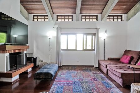 Casa à venda com 434m², 4 quartos e 5 vagasSala