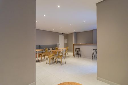Apartamento para alugar com 43m², 2 quartos e 1 vaga Apartamento para alugar com 43m², 2 quartos e 1 vagaÁrea comum - Salão de festas