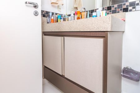 Apartamento à venda com 66m², 2 quartos e 1 vagaBanheiro Social