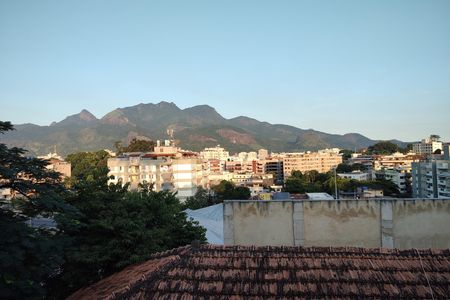 Casa de condomínio à venda com 80m², 2 quartos e 1 vagaVista