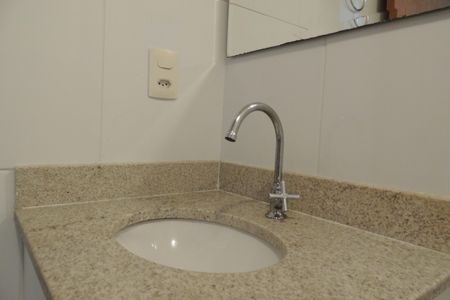 Casa de condomínio à venda com 80m², 2 quartos e 1 vagaBanheiro da Suíte 2