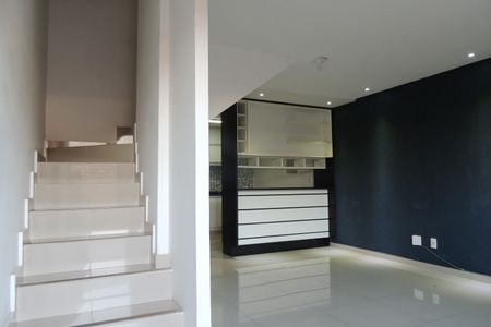 Casa de condomínio à venda com 80m², 2 quartos e 1 vagaSala