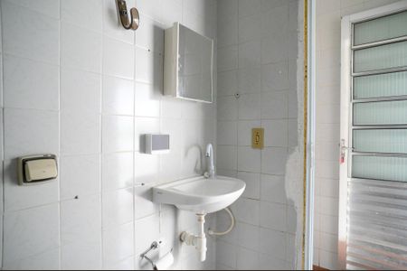 Casa para alugar com 40m², 1 quarto e 1 vaga Casa para alugar com 40m², 1 quarto e 1 vagaBanheiro