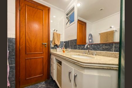 Apartamento à venda com 135m², 4 quartos e 2 vagasBanheiro Master