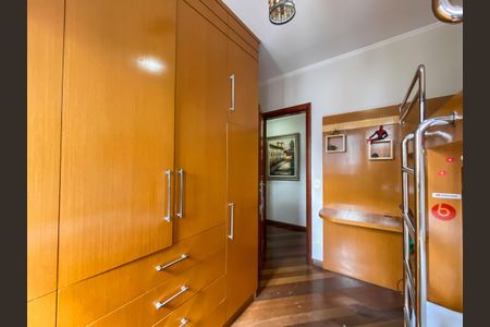 Apartamento à venda com 135m², 4 quartos e 2 vagasQuarto 2