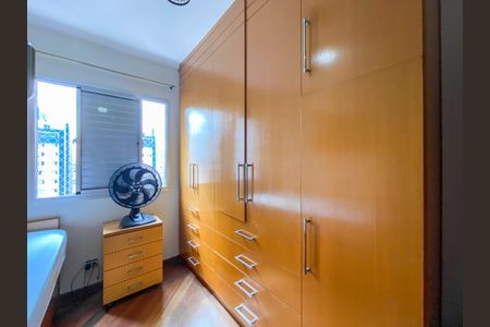 Apartamento à venda com 135m², 4 quartos e 2 vagasQuarto 2