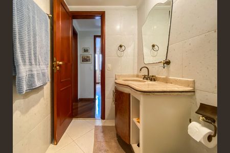 Apartamento à venda com 135m², 4 quartos e 2 vagasBanheiro Social