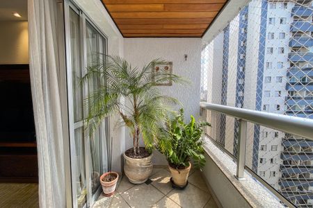 Apartamento à venda com 135m², 4 quartos e 2 vagasVaranda