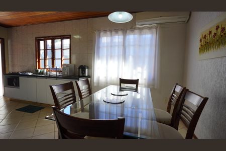 Casa para alugar com 150m², 3 quartos e 2 vagasSala