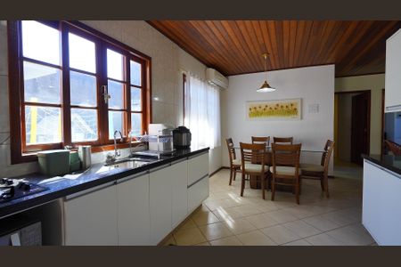 Casa para alugar com 150m², 3 quartos e 2 vagasCozinha