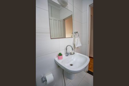 Casa à venda com 300m², 3 quartos e sem vagaBanheiro social