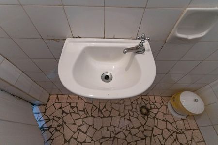 Casa à venda com 300m², 3 quartos e sem vagaBanheiro fundos