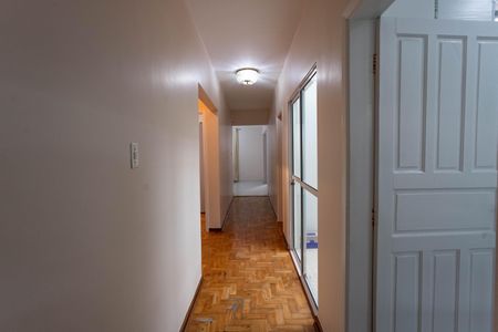 Casa à venda com 300m², 3 quartos e sem vagaCorredor