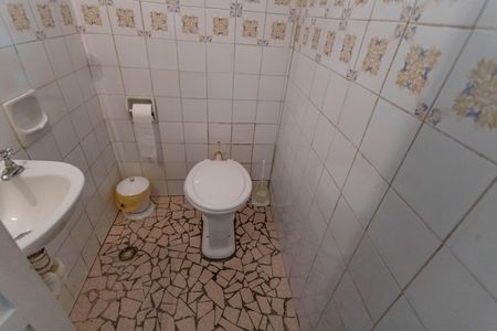 Casa à venda com 300m², 3 quartos e sem vagaBanheiro fundos