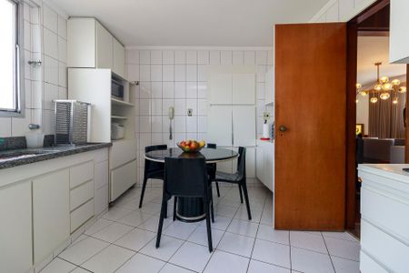Apartamento para alugar com 130m², 3 quartos e 2 vagasCozinha