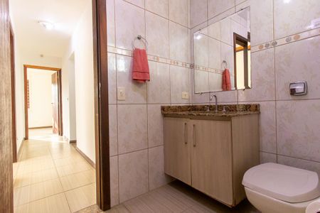 Casa para alugar com 330m², 3 quartos e 2 vagas Casa para alugar com 330m², 3 quartos e 2 vagasBanheiro Social