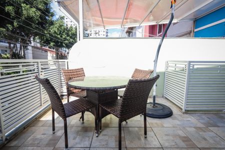 Casa à venda com 95m², 3 quartos e 1 vagaÁrea da varanda