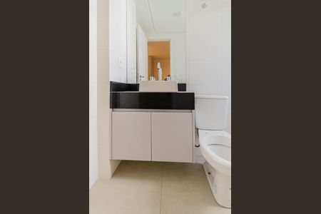 Casa de condomínio para alugar com 152m², 2 quartos e 2 vagas Casa de condomínio para alugar com 152m², 2 quartos e 2 vagasBanheiro da Suíte 1