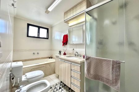 Apartamento à venda com 156m², 3 quartos e 3 vagasBanheiro da Suíte 1