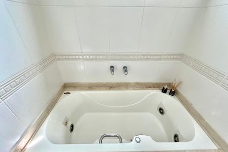 Apartamento à venda com 156m², 3 quartos e 3 vagasBanheiro da Suíte 1