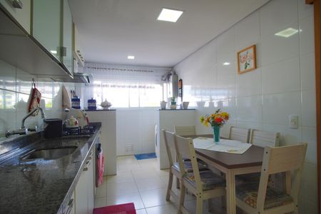 Apartamento à venda com 103m², 2 quartos e 2 vagas Apartamento à venda com 103m², 2 quartos e 2 vagasCozinha