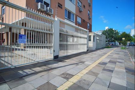 Apartamento à venda com 103m², 2 quartos e 2 vagas Apartamento à venda com 103m², 2 quartos e 2 vagasFachada e placa