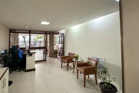 Apartamento à venda com 75m², 2 quartos e 1 vaga Apartamento à venda com 75m², 2 quartos e 1 vagaEntrada