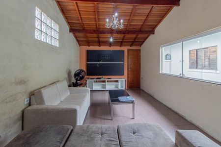 Casa à venda com 85m², 3 quartos e 2 vagasSala de TV