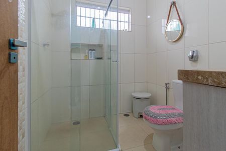 Casa à venda com 85m², 3 quartos e 2 vagasBanheiro 1