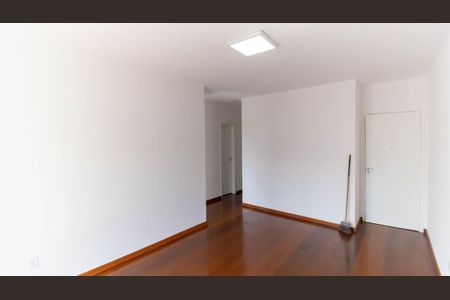 Apartamento à venda com 67m², 2 quartos e 1 vaga Apartamento à venda com 67m², 2 quartos e 1 vagaSala