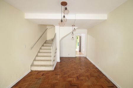 Casa à venda com 96m², 2 quartos e 1 vagaSala