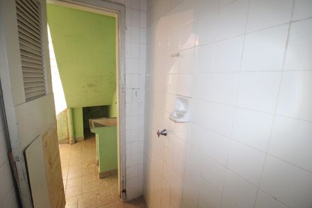 Casa à venda com 96m², 2 quartos e 1 vagaÁrea de Serviço - Banheiro