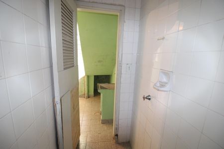 Casa à venda com 96m², 2 quartos e 1 vagaÁrea de Serviço - Banheiro
