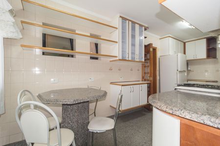 Apartamento para alugar com 252m², 3 quartos e 2 vagasCozinha