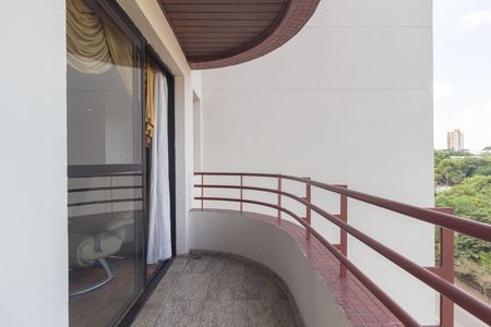 Apartamento para alugar com 252m², 3 quartos e 2 vagasVaranda