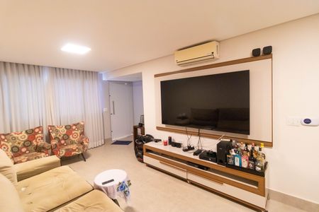 Casa à venda com 200m², 3 quartos e 3 vagasSala de TV