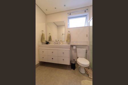 Casa à venda com 200m², 3 quartos e 3 vagasBanheiro da Suíte 02