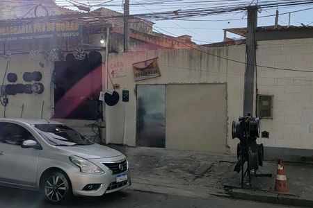 Casa à venda com 400m², 4 quartos e 5 vagas Casa à venda com 400m², 4 quartos e 5 vagasFachada