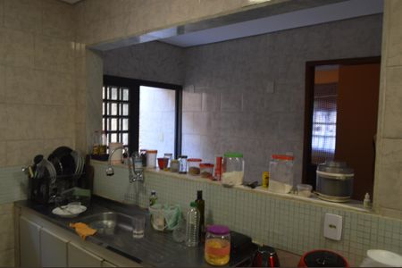 Casa à venda com 400m², 4 quartos e 5 vagas Casa à venda com 400m², 4 quartos e 5 vagasCozinha