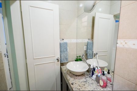 Apartamento à venda com 80m², 2 quartos e 1 vaga Apartamento à venda com 80m², 2 quartos e 1 vagaBanheiro Social