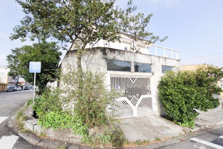 Casa à venda com 120m², 3 quartos e 3 vagas Casa à venda com 120m², 3 quartos e 3 vagasFachada