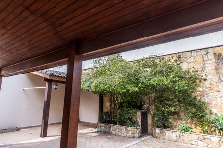 Casa de condomínio à venda com 320m², 4 quartos e 4 vagas Casa de condomínio à venda com 320m², 4 quartos e 4 vagasVista da Sala