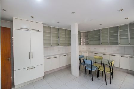 Casa de condomínio à venda com 320m², 4 quartos e 4 vagas Casa de condomínio à venda com 320m², 4 quartos e 4 vagasCozinha