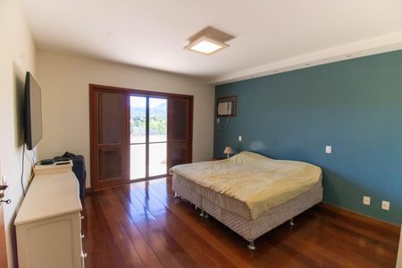 Casa de condomínio à venda com 300m², 5 quartos e 2 vagasSuíte 3