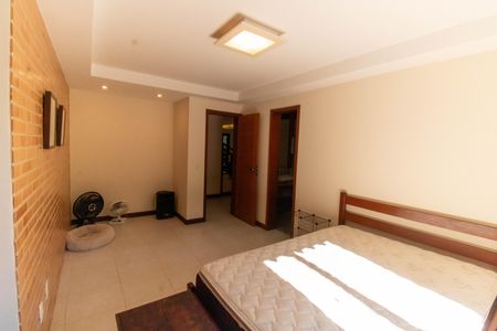 Casa de condomínio à venda com 300m², 5 quartos e 2 vagasSuíte 1